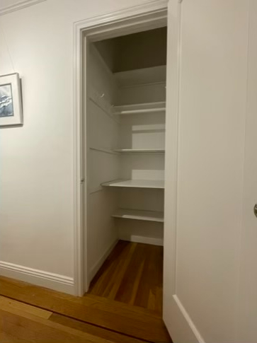 Private Room in Spacious Flat in Central Richmond District including Garage Parking - Photo 6