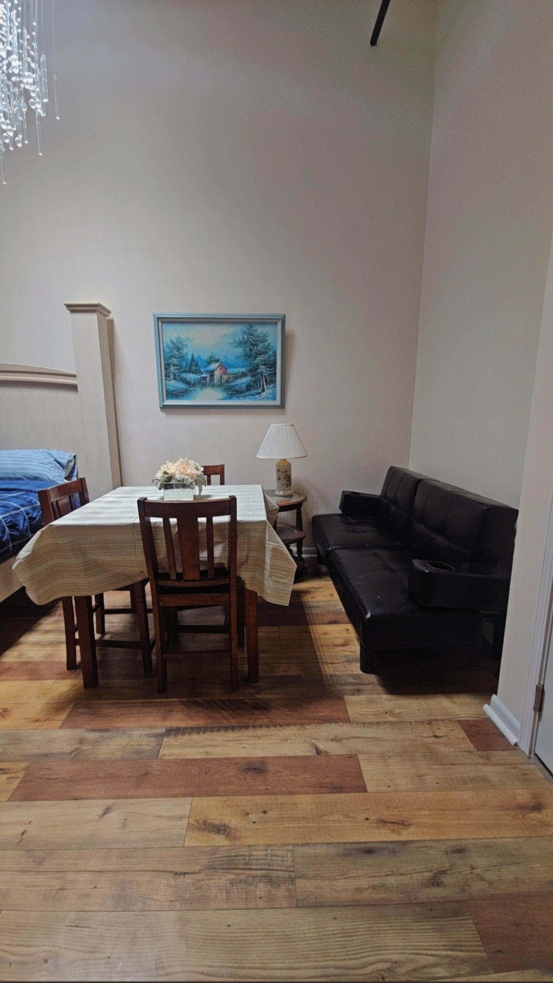 Elegant 2BR/2BA Loft in Heart of Downtown-near Hospitals, universities, and steps from Dining & Nigh - Photo 5