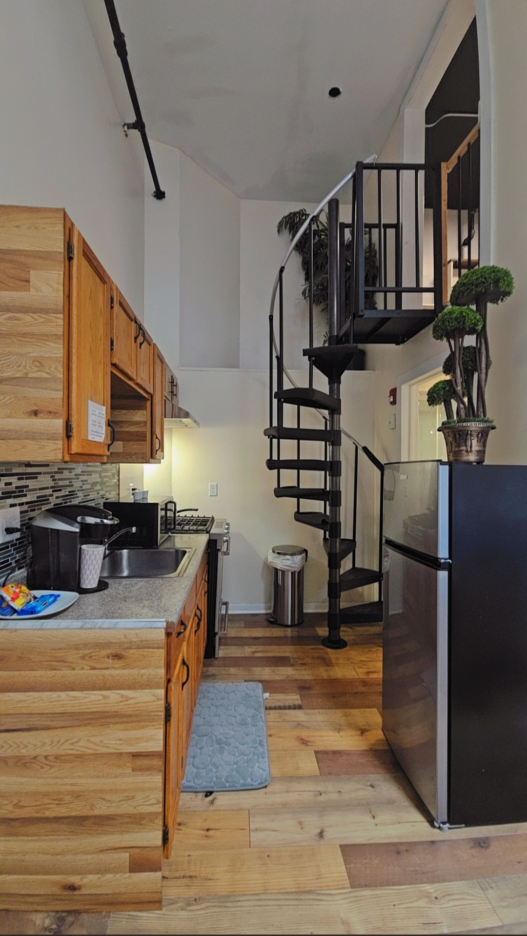 Elegant 2BR/2BA Loft in Heart of Downtown-near Hospitals, universities, and steps from Dining & Nigh - Photo 3