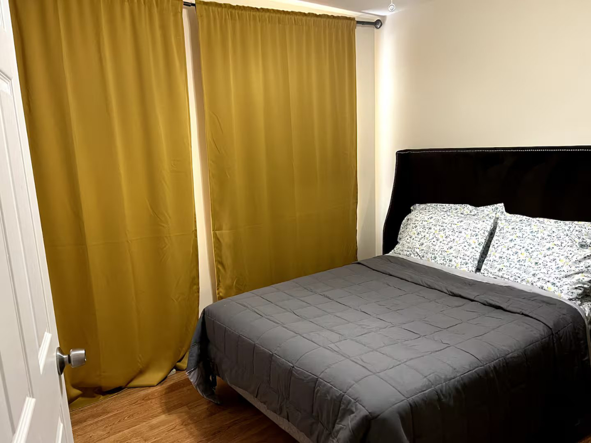 Modern Furnished Pet Friendly Home With Large Gated Yard, Free Driveway Parking, And Near Downtown - Photo 11