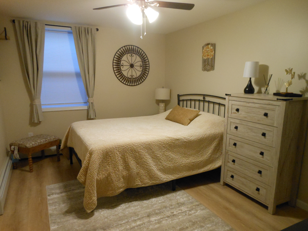 Private, Quiet New One Bedroom Fully Furnished Apartment - Photo 12