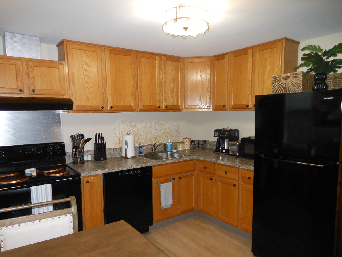 Private, Quiet New One Bedroom Fully Furnished Apartment - Photo 7