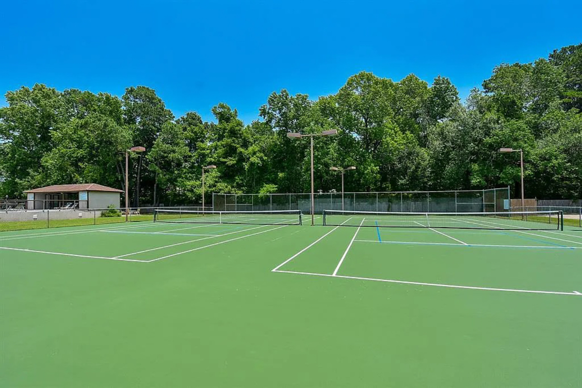 Adorable 2BR/2BA, furnished lakefront condo in prestigious Walden - Photo 7