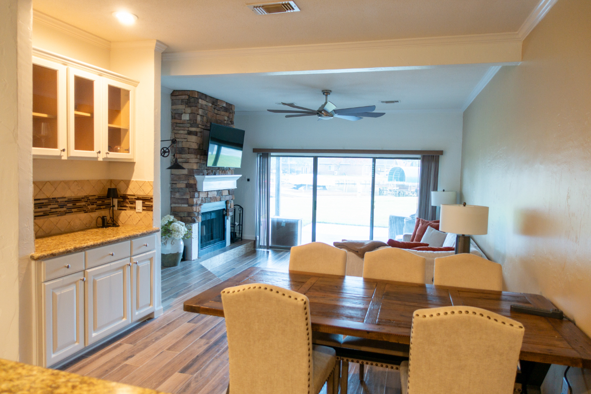 Adorable 2BR/2BA, furnished lakefront condo in prestigious Walden - Photo 4