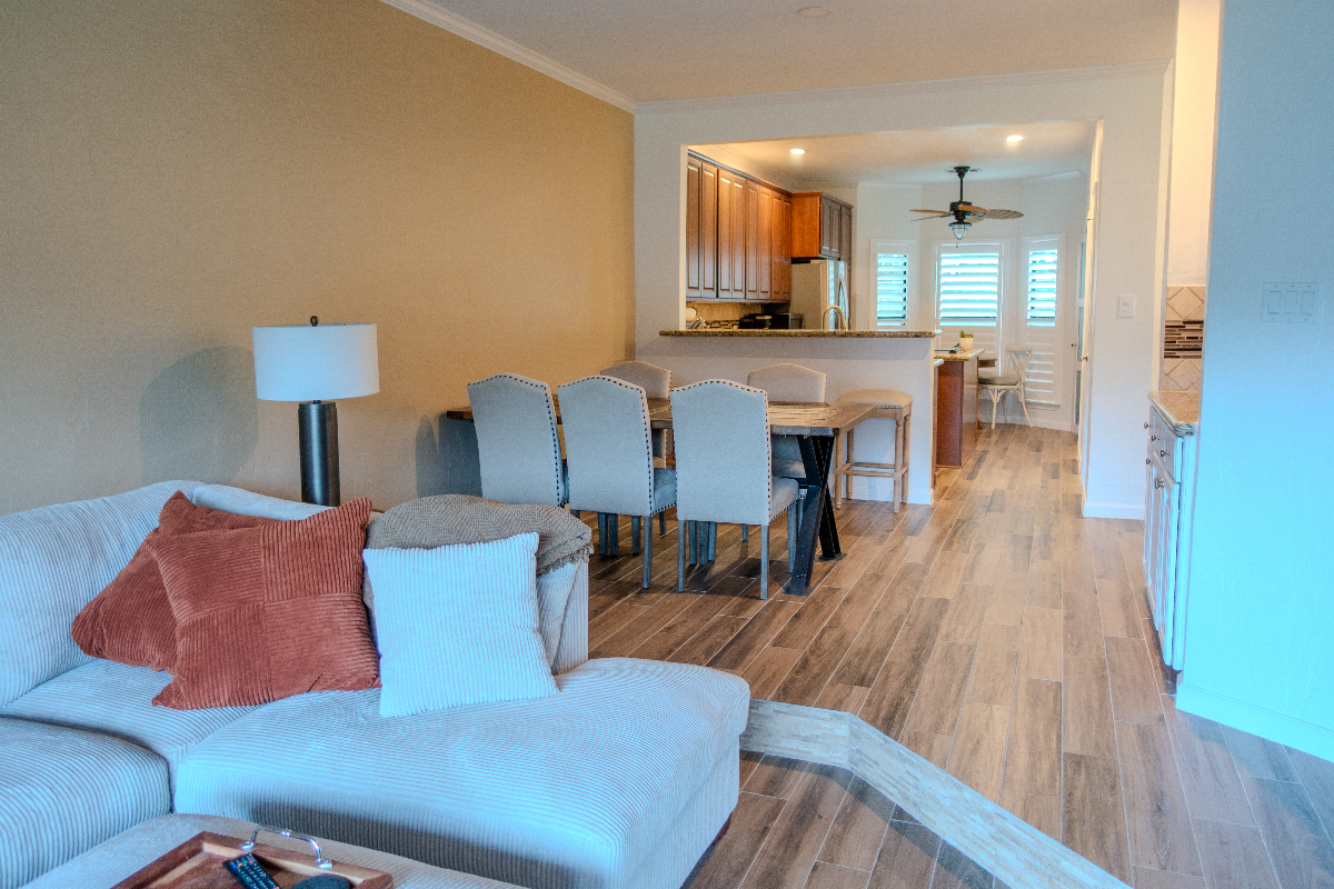 Adorable 2BR/2BA, furnished lakefront condo in prestigious Walden - Photo 1