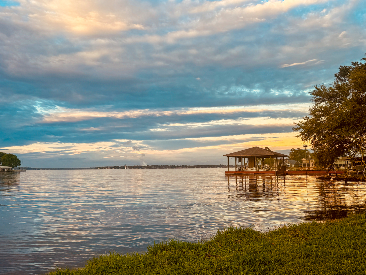 Adorable 2BR/2BA, furnished lakefront condo in prestigious Walden - Photo 9