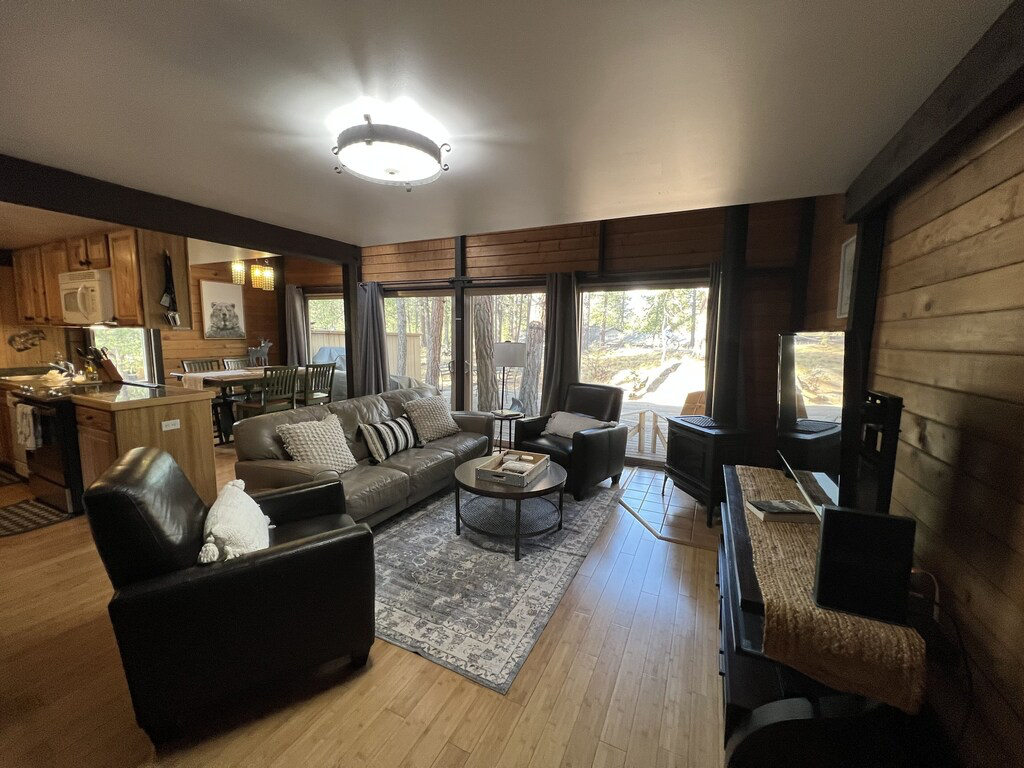 Cozy & Stylish Sunriver Cabin - Photo 2