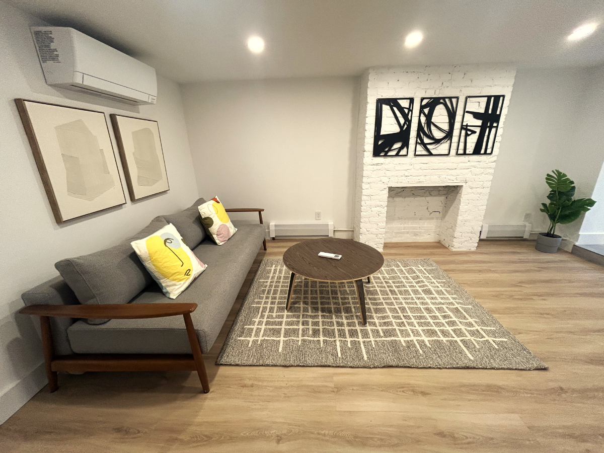 Williamsburg 1BR with Washer & Dryer, Private Yard - Photo 2