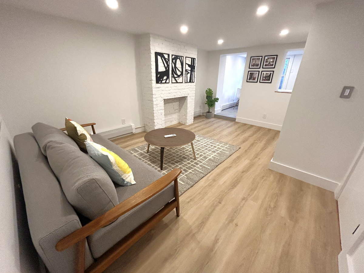 Williamsburg 1BR with Washer & Dryer, Private Yard - Photo 1