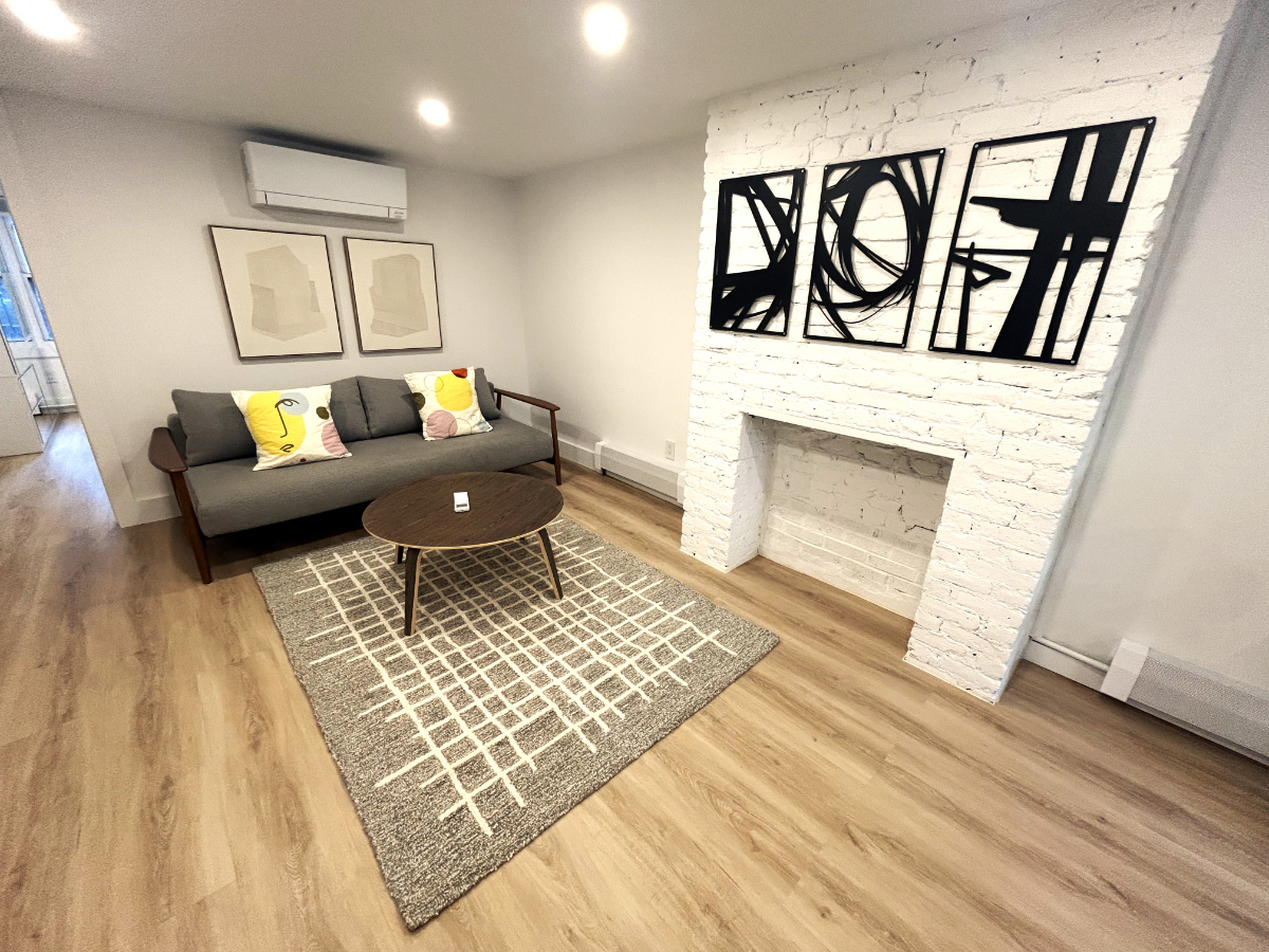 Williamsburg 1BR with Washer & Dryer, Private Yard - Photo 3