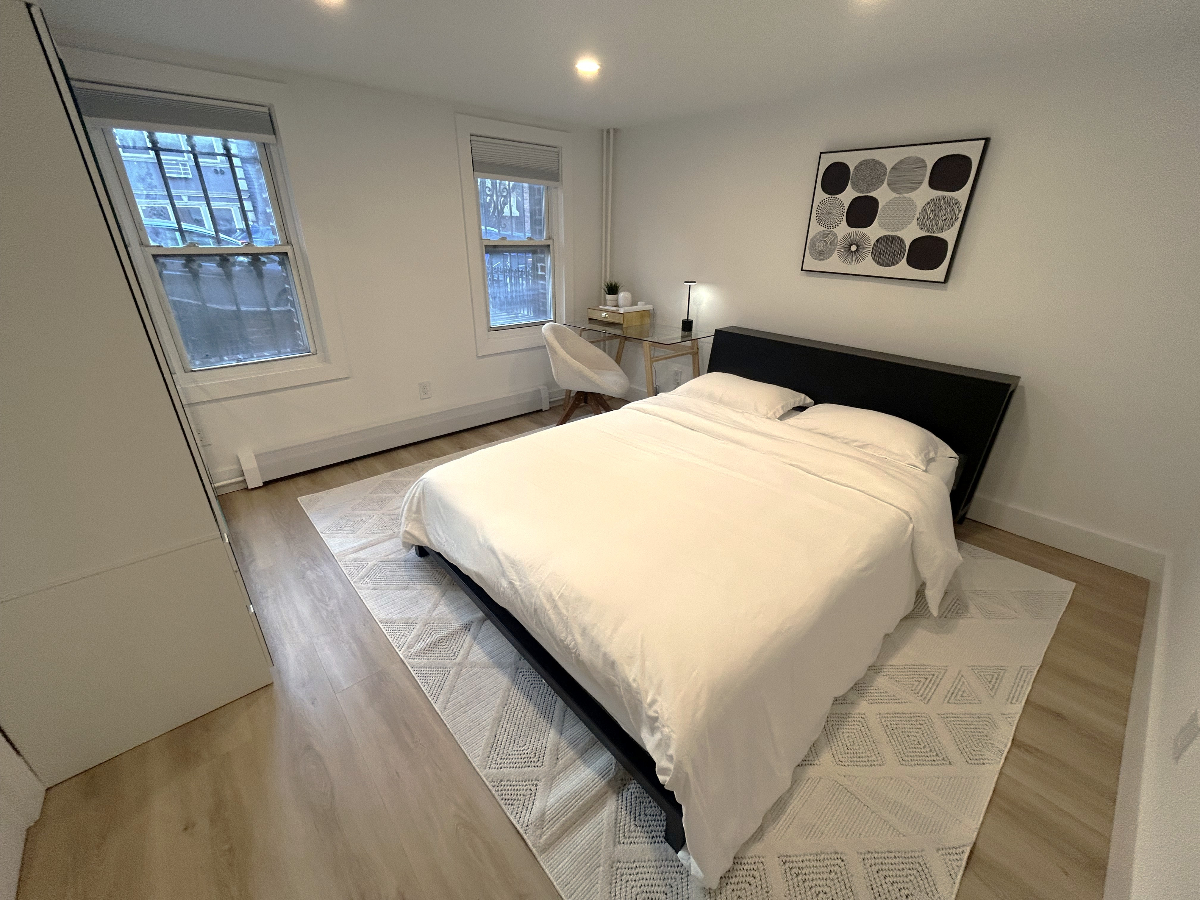 Williamsburg 1BR with Washer & Dryer, Private Yard - Photo 4