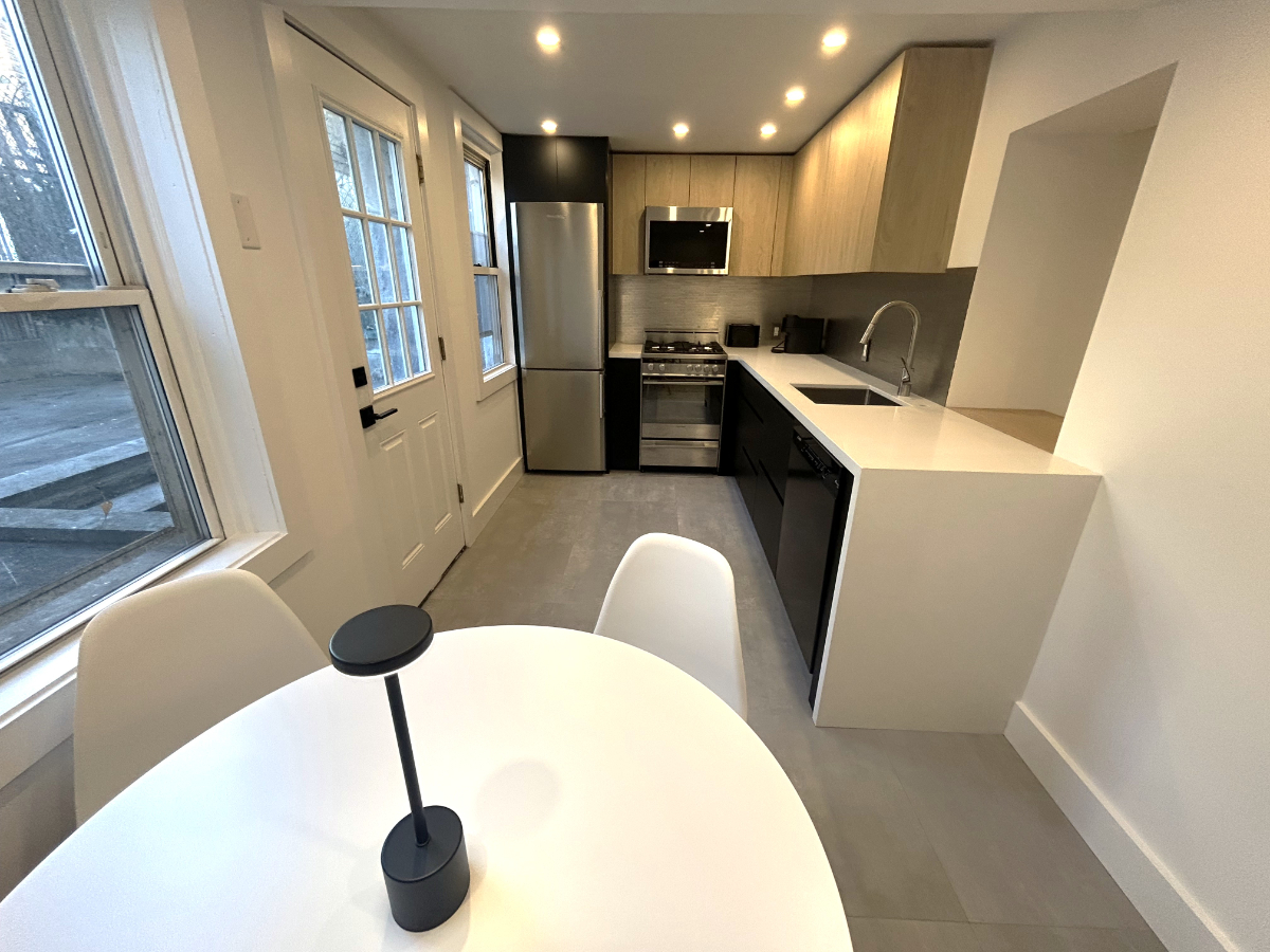 Williamsburg 1BR with Washer & Dryer, Private Yard - Photo 8
