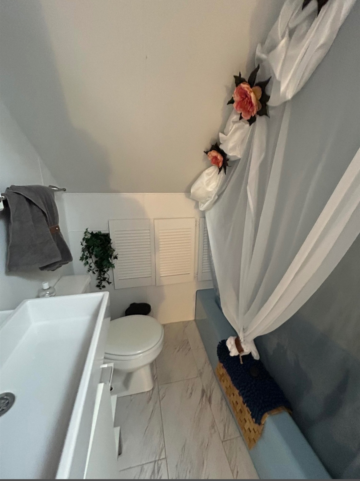 Furnished Room Near Mount Snow, All Utilities Included + Jacuzzi Tub+2 full bathrooms - Photo 10