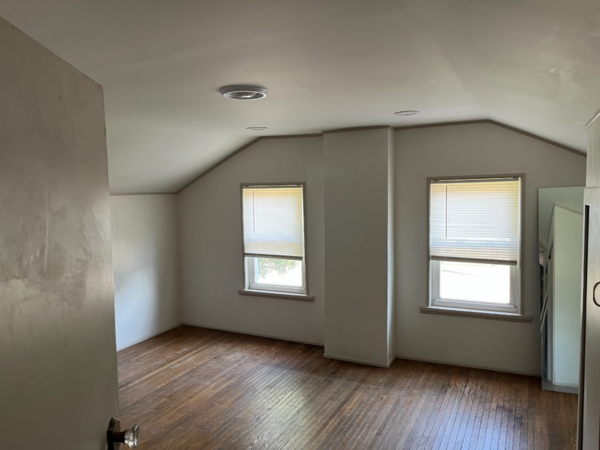 Comfortable Two-Bedroom Duplex with Deck and Included Utilities - Photo 9