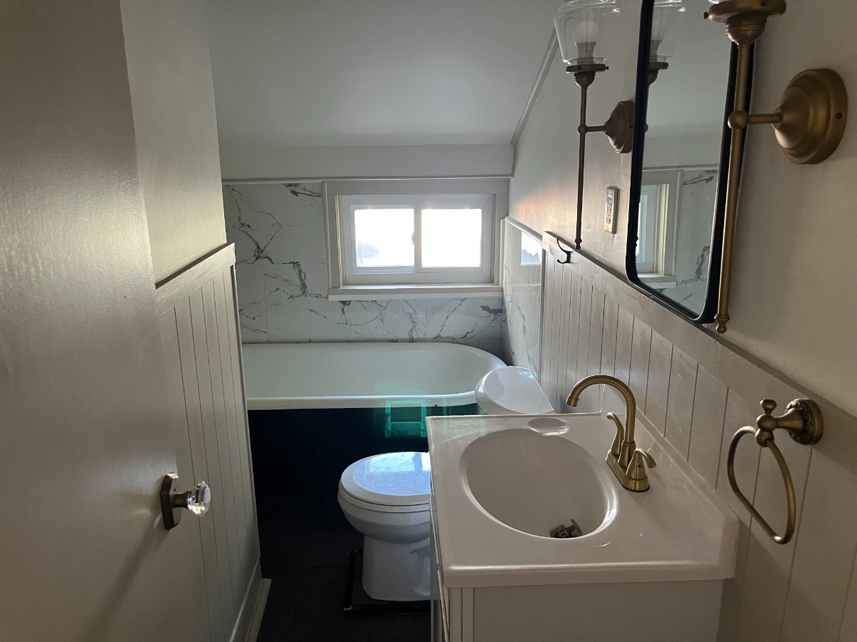 Comfortable Two-Bedroom Duplex with Deck and Included Utilities - Photo 5