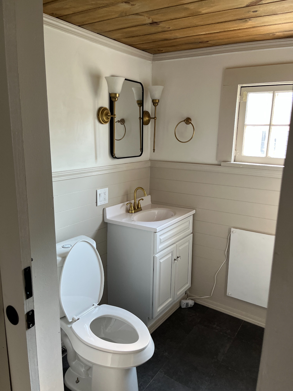 Comfortable Two-Bedroom Duplex with Deck and Included Utilities - Photo 6