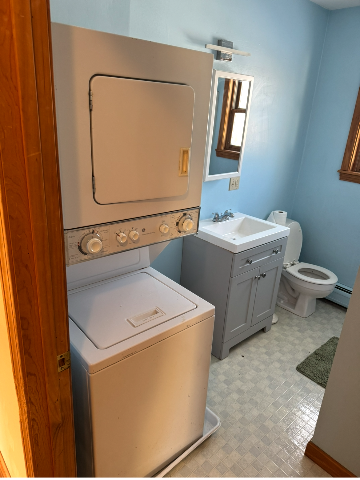 Quiet 2 Bedroom Apartment - Photo 4
