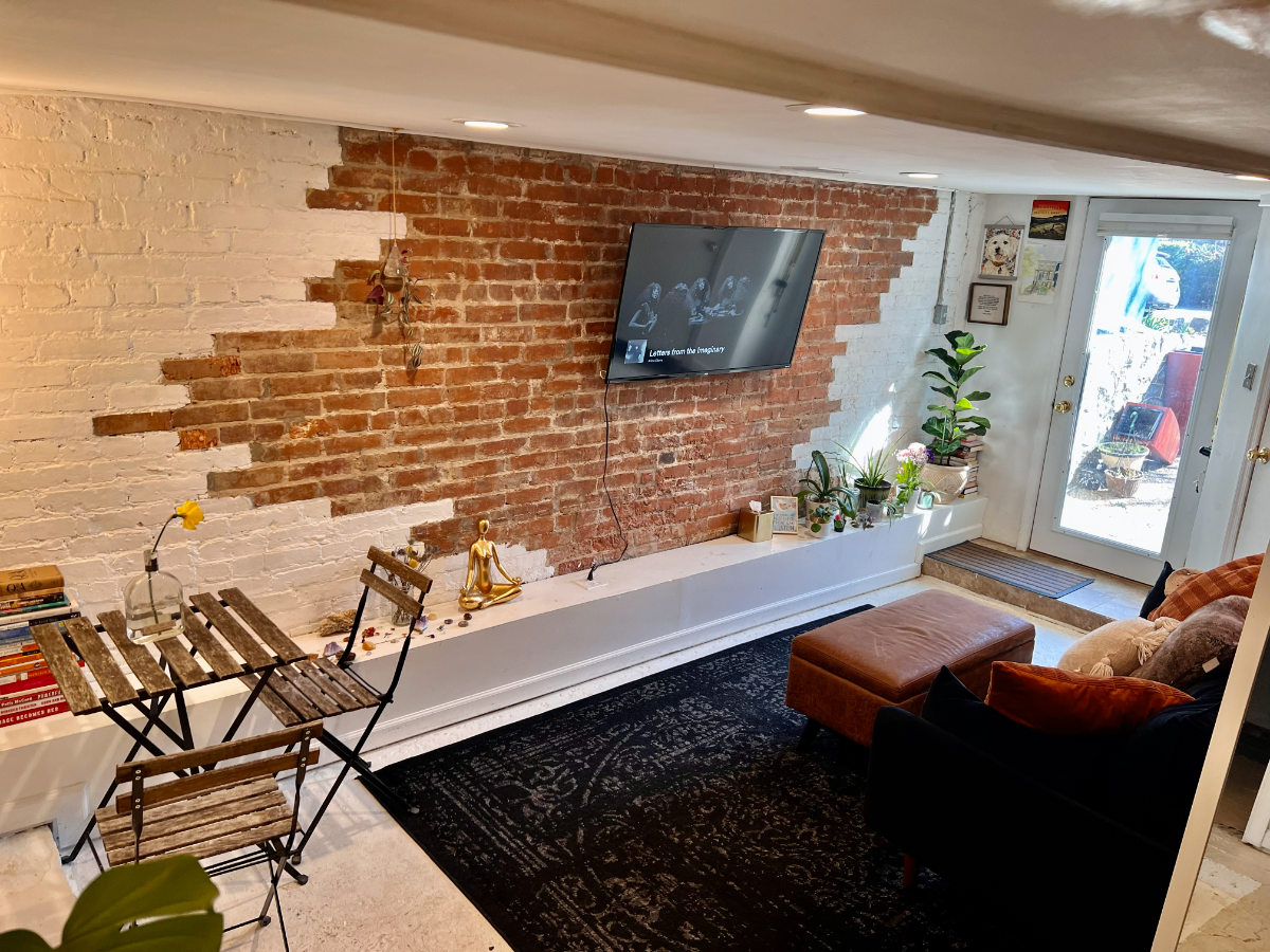 Cozy Studio Apt - Exposed Brick - Photo 2