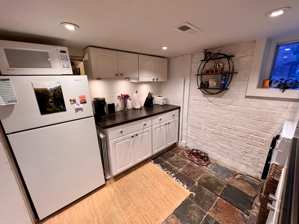 Cozy Studio Apt - Exposed Brick - Photo 5