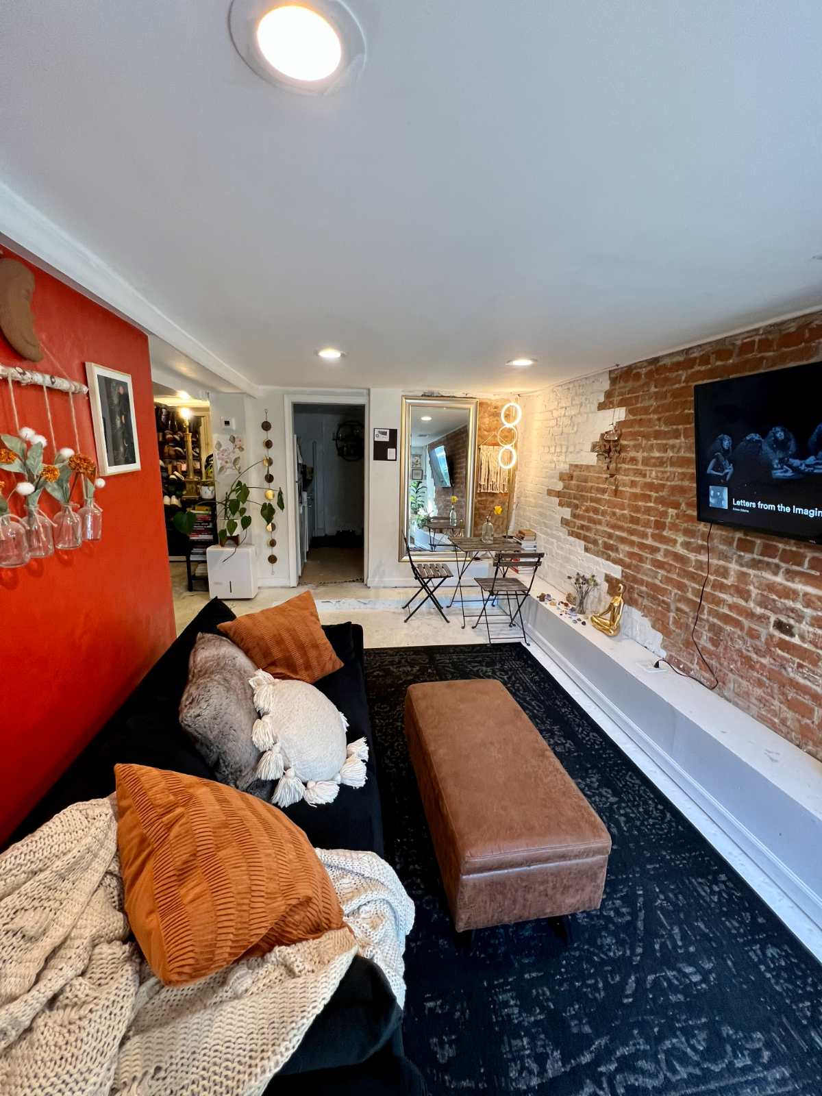 Cozy Studio Apt - Exposed Brick - Photo 1