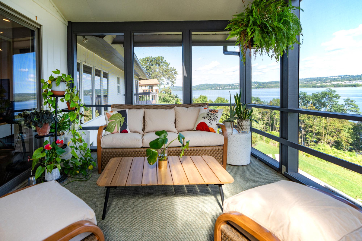 Gorgeous River view Midcentury Home - Photo 8