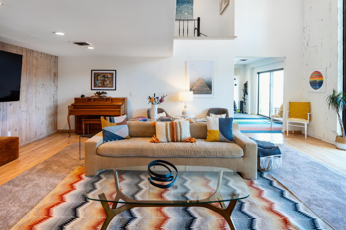 Gorgeous River view Midcentury Home - Photo 9