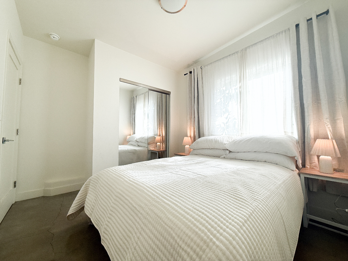 Renovated 2BR/1BA Guest House/Private Patio/Near Downtown And Beach - Photo 5