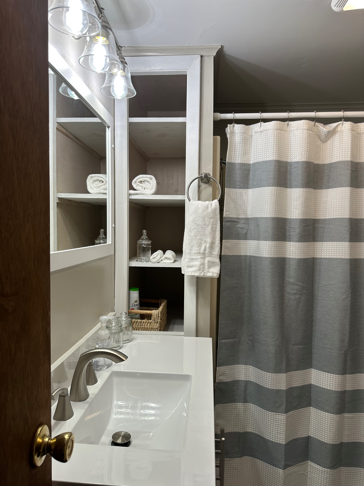 1 bedroom Apart. Quiet. Close to Saratoga. Entire unit. - Photo 6