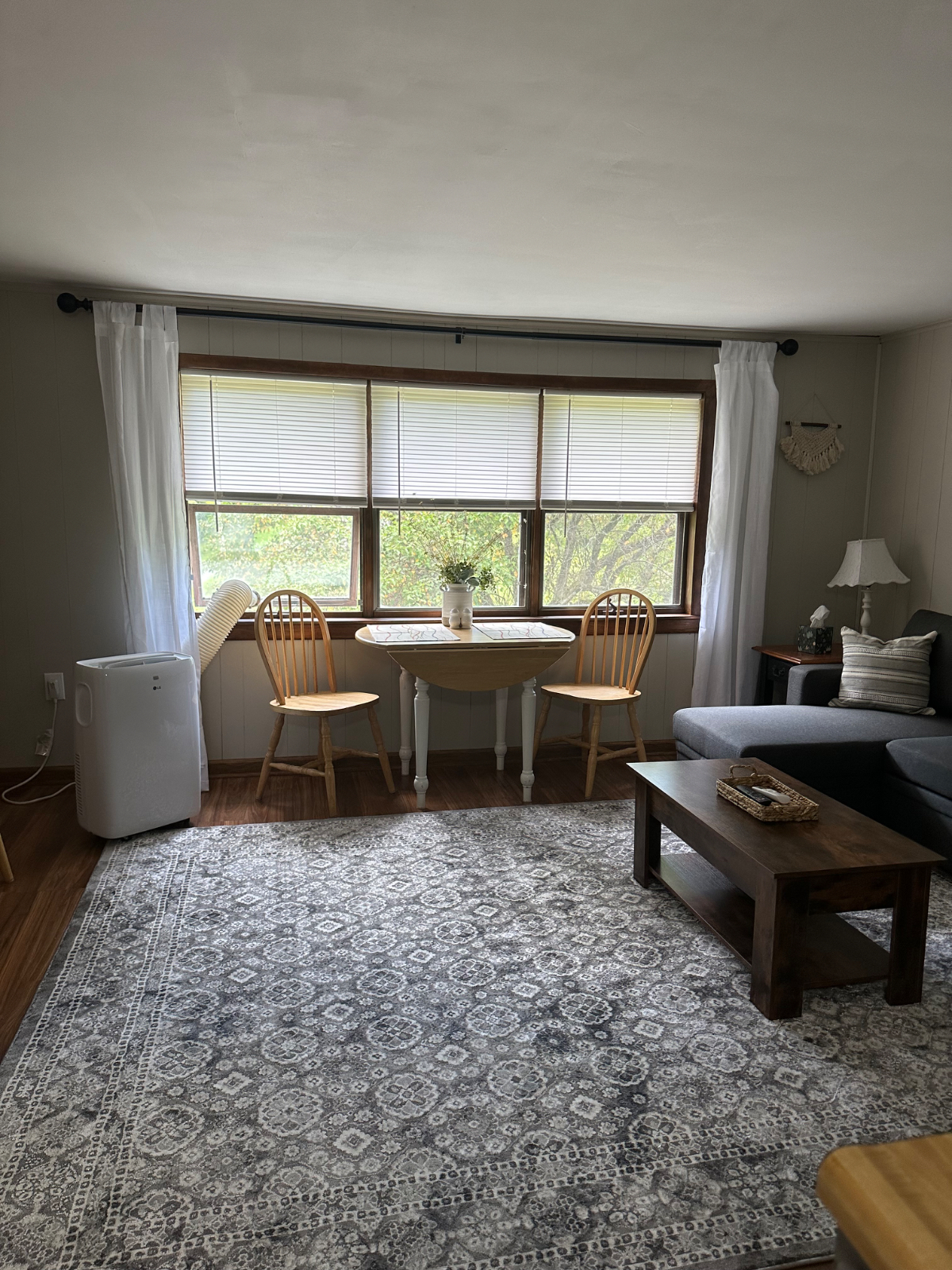 1 bedroom Apart. Quiet. Close to Saratoga. Entire unit. - Photo 2