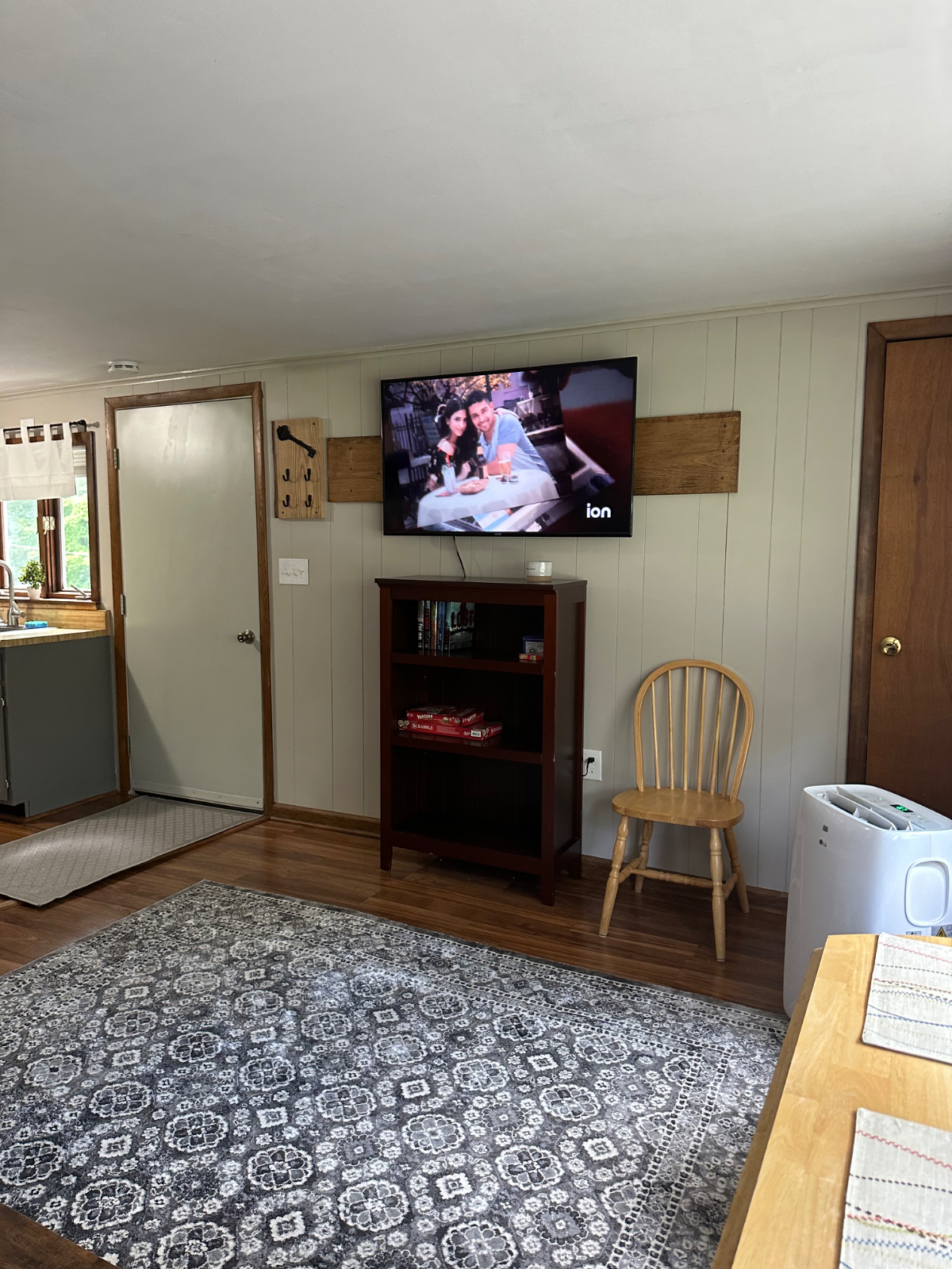 1 bedroom Apart. Quiet. Close to Saratoga. Entire unit. - Photo 3