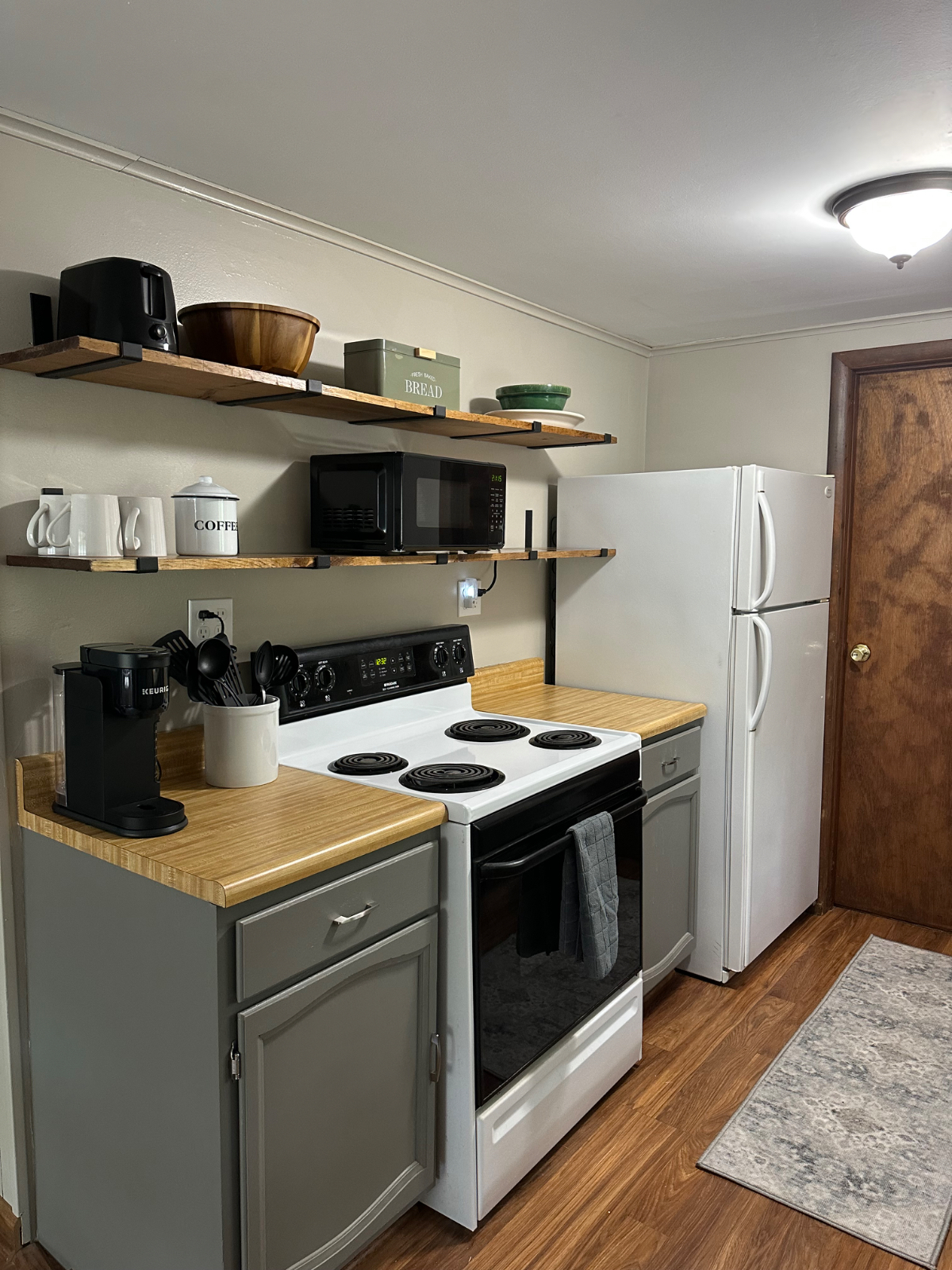 1 bedroom Apart. Quiet. Close to Saratoga. Entire unit. - Photo 4