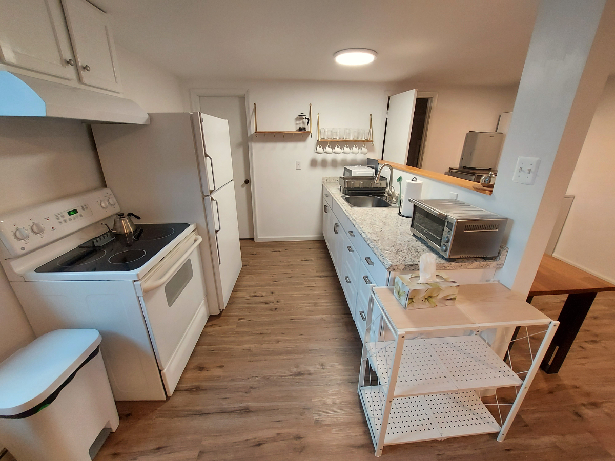 Studio Basement Apartment - Photo 5