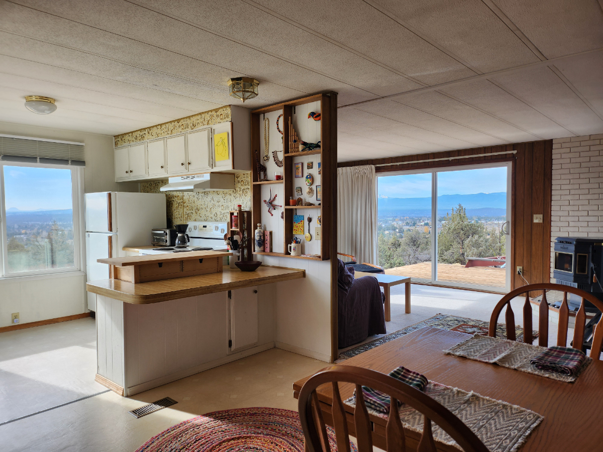 Quiet home with stunning cascade views - Photo 6