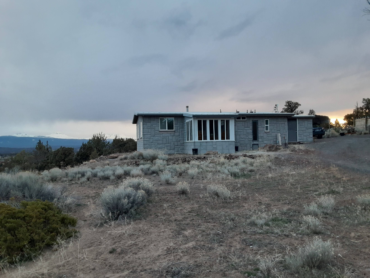 Quiet home with stunning cascade views - Photo 2