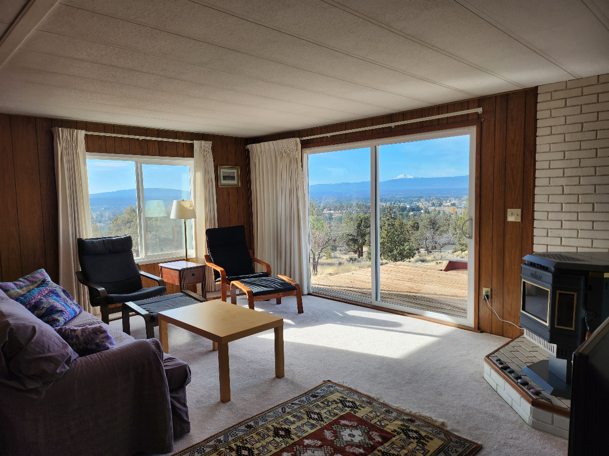 Quiet home with stunning cascade views - Photo 3