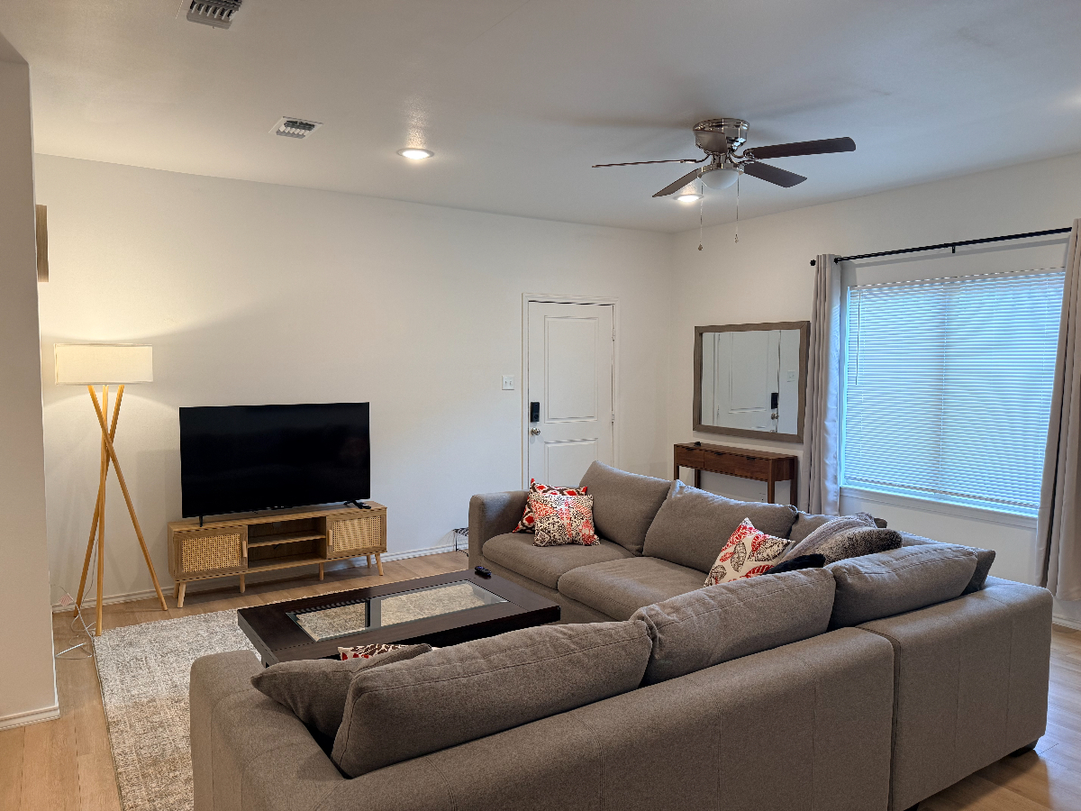 Spacious 3BD/3BA Private Bath 2-Car Garage Great neighborhood - Photo 1