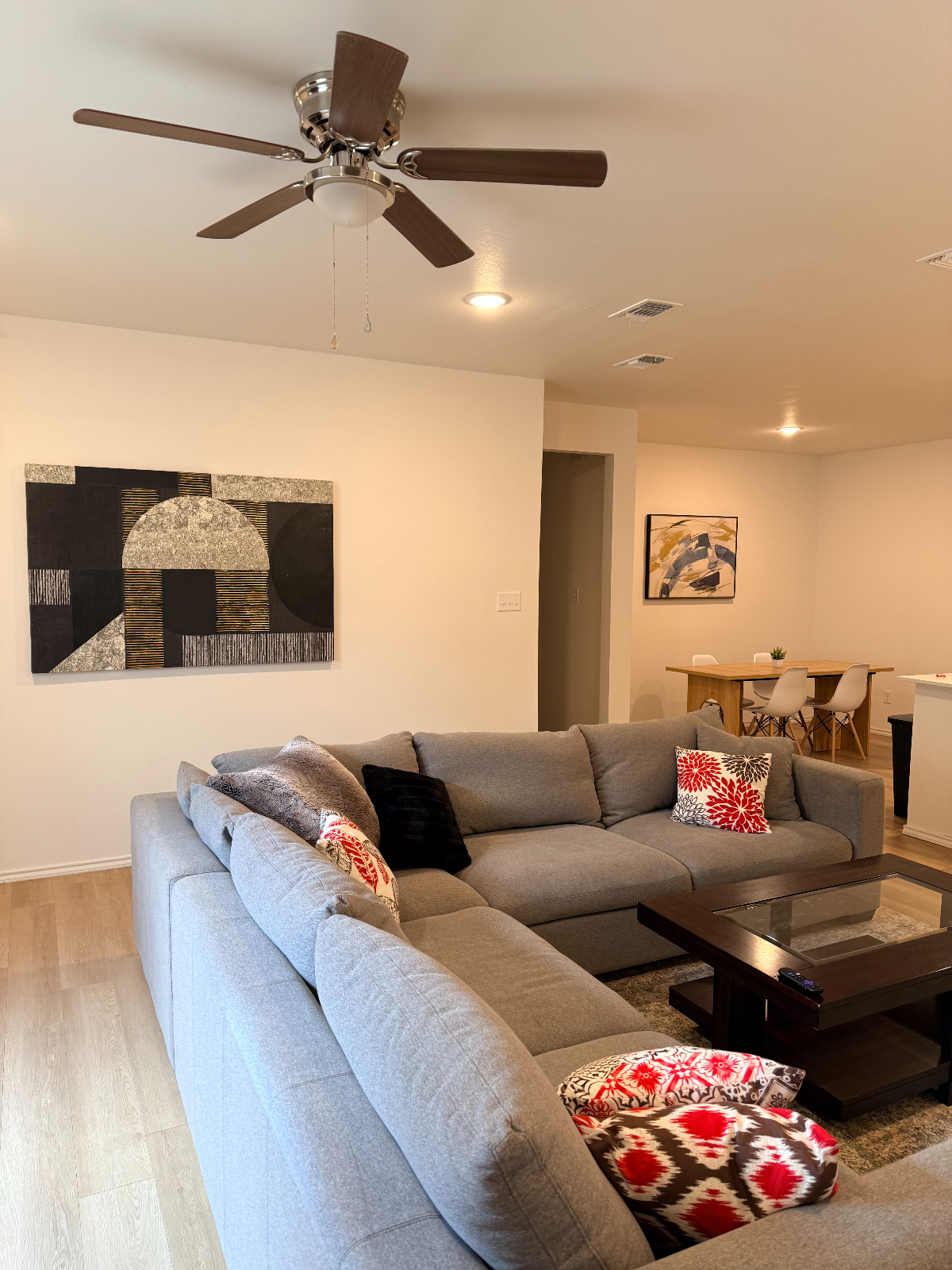 Spacious 3BD/3BA Private Bath 2-Car Garage Great neighborhood - Photo 2