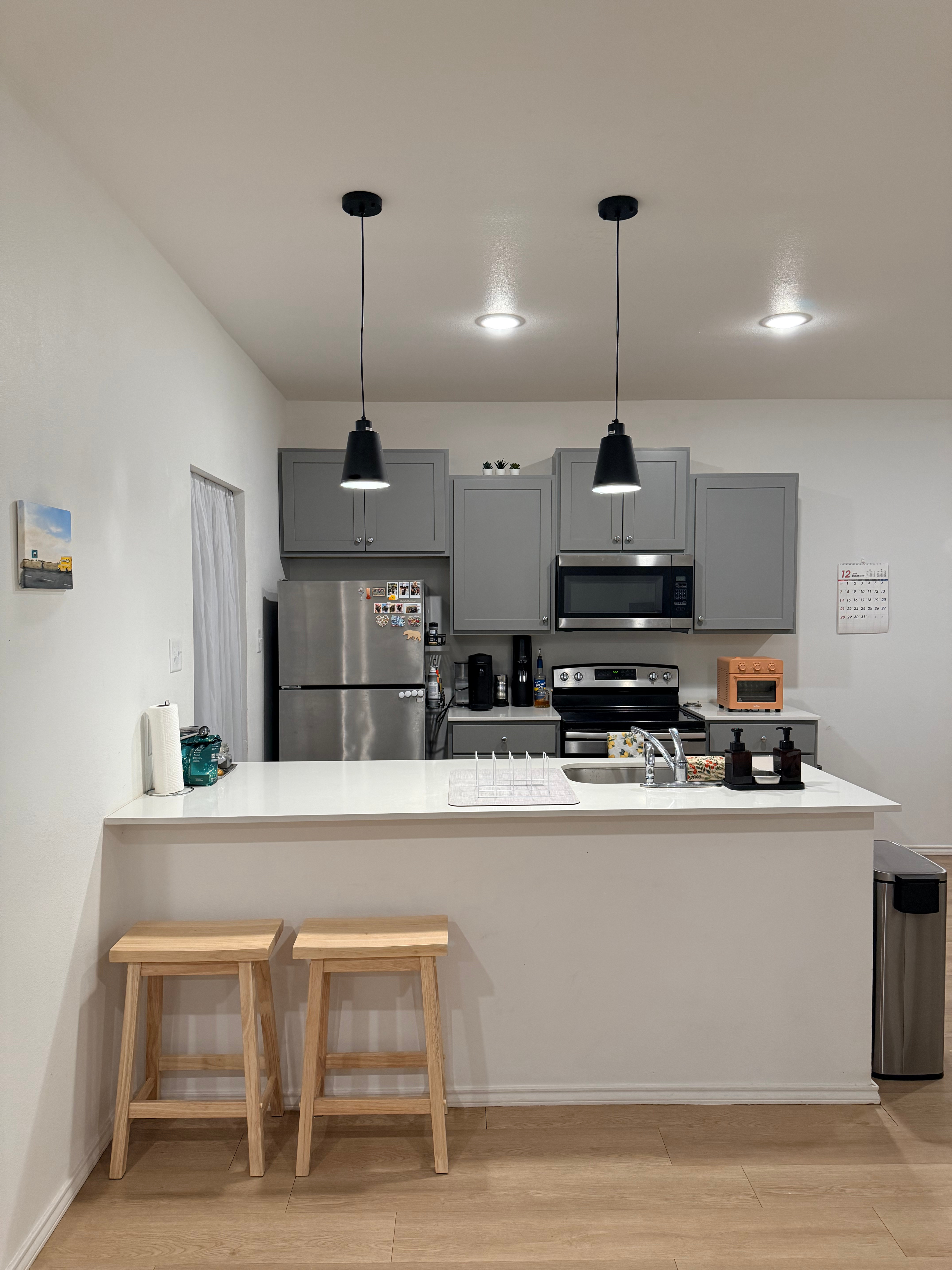 Spacious 3BD/3BA Private Bath 2-Car Garage Great neighborhood - Photo 3