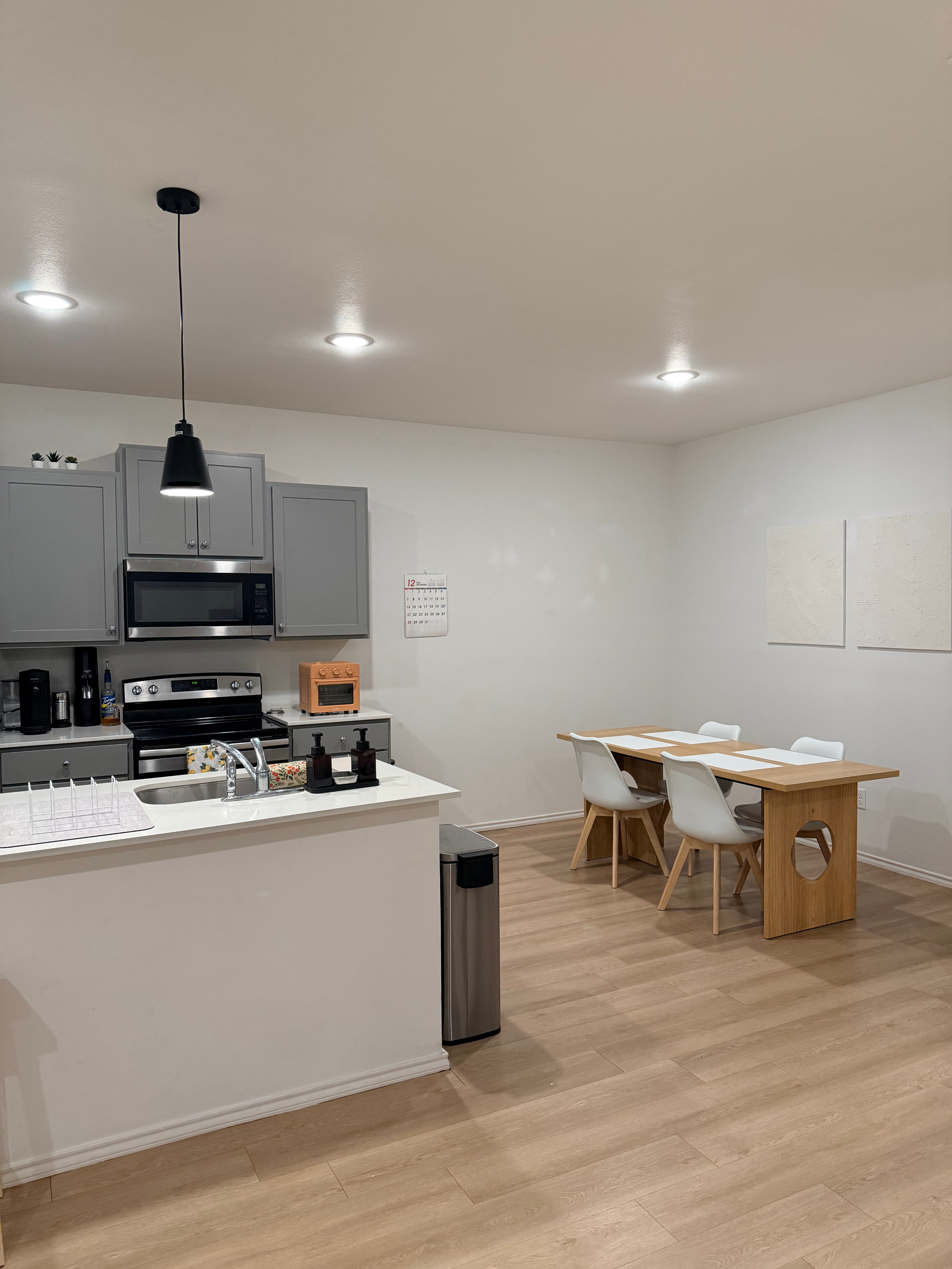 Spacious 3BD/3BA Private Bath 2-Car Garage Great neighborhood - Photo 4