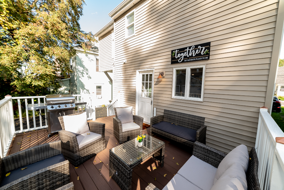 Beautifully Remodeled Fully Furnished 5-Bedroom Home - Photo 1