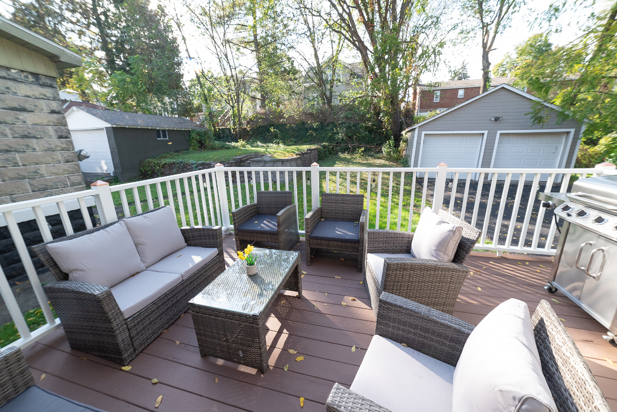Beautifully Remodeled Fully Furnished 5-Bedroom Home - Photo 2