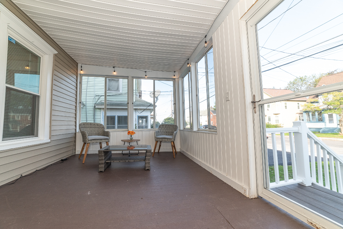 Beautifully Remodeled Fully Furnished 5-Bedroom Home - Photo 6