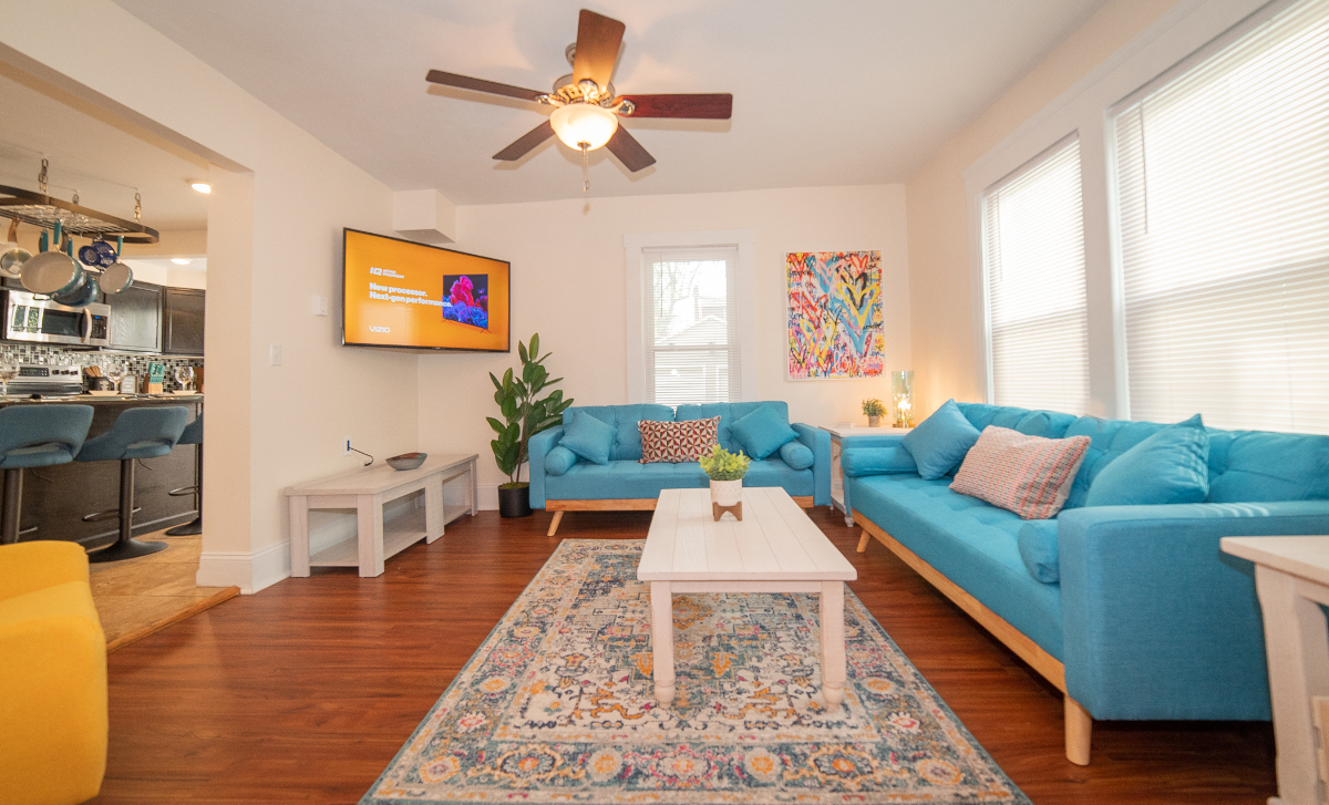 Beautifully Remodeled Fully Furnished 5-Bedroom Home - Photo 8