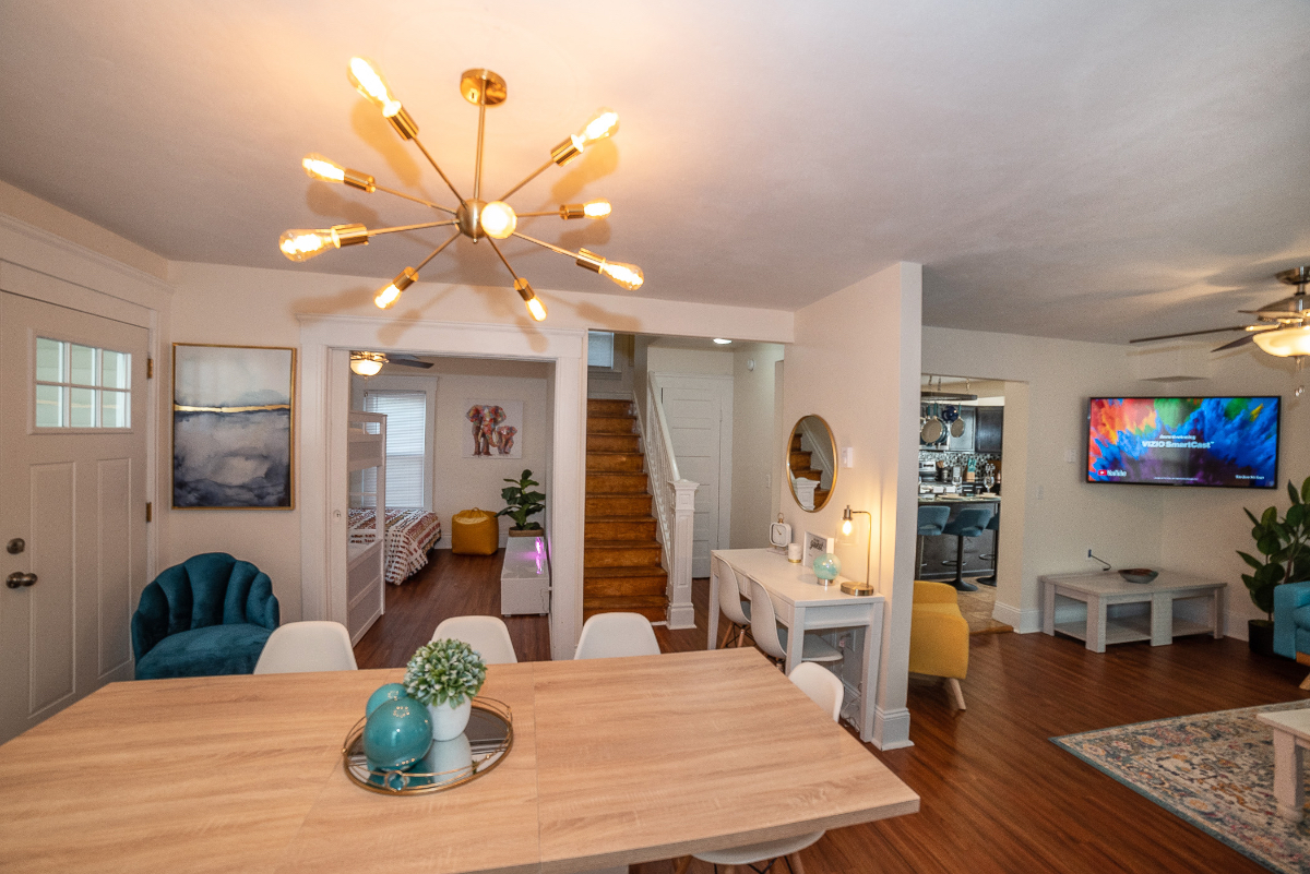 Beautifully Remodeled Fully Furnished 5-Bedroom Home - Photo 11