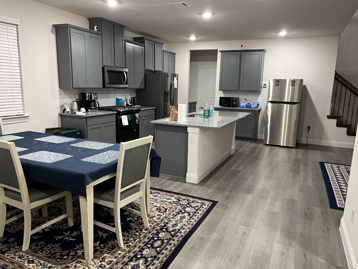 Fully Furnished 1 Bed & 1 Bath - Photo 2