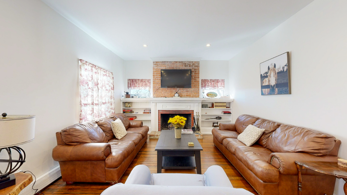 4BR/2BA North Fork Farmhouse | Insurance & ALE Housing - Photo 12