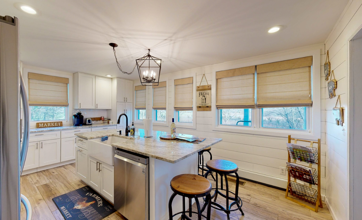 4BR/2BA North Fork Farmhouse | Insurance & ALE Housing - Photo 2