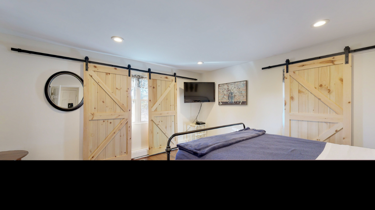 4BR/2BA North Fork Farmhouse | Insurance & ALE Housing - Photo 4