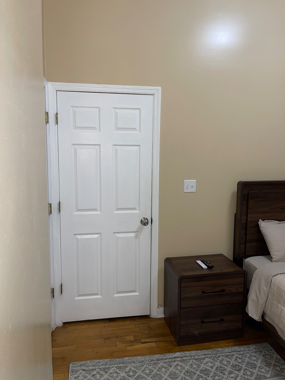 Cozy Private Suite with Ensuite Bath Perfect for Professionals & Travelers- Utilities Included - Photo 2