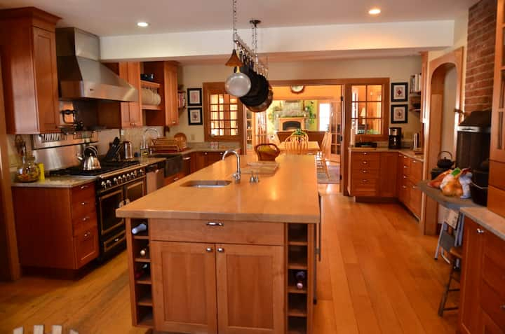Farmhouse at Round Robin Farm - Photo 5